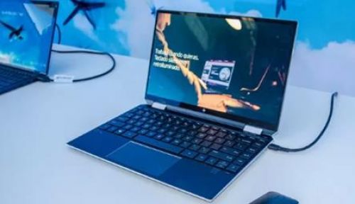 Presentan primera notebook fabricada con pl&aacute;sticos reciclados del oc&eacute;ano